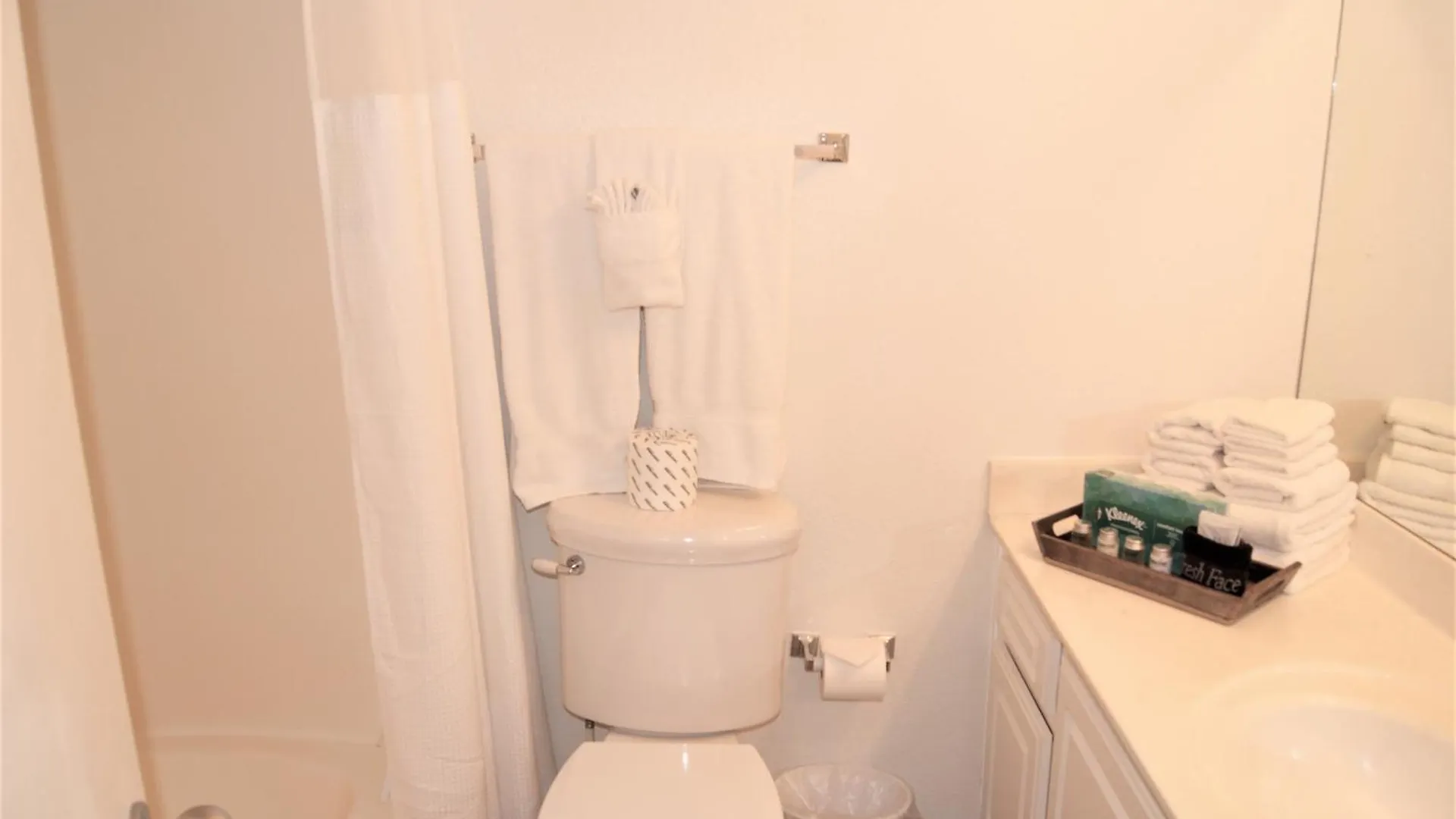218 Fully Furnished 1Br Suite-Outdoor Pool Scottsdale 0*,
